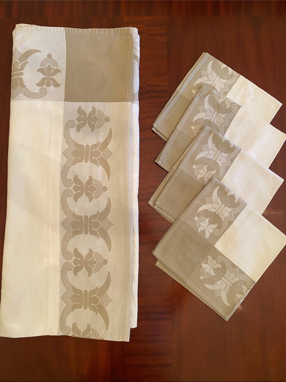 Le Jacquard Francais Primrose Bordier Pour Tablecloth & 4 napkins  100% Cotton